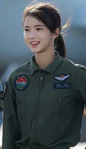 Stunning Female Military Pilot Captivates Viewers with Fairy-like Beauty-5