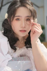 YiTuYu Art Language Vol.9220: Stunning Portrait Photography Featuring Nan Nan in a Vibrant Spring-Inspired Aesthetic Collection-8