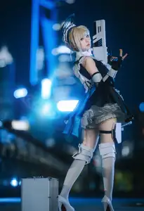 Coser Hua Qi Hana's Stunning Honkai Star Rail Cosplay: Futuristic Maid Warrior 飞鸟马时-9