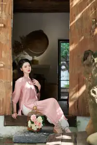 Elegant Vietnamese Beauty: Discovering a Girl's Grace in Gentle Sunlight-9