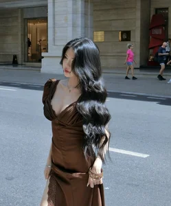 MC Mai Dora Radiates Natural Beauty in Elegant Street Style Look-0