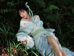 Elegant Outdoor Kimono Photography: Xiao Xin Yi Yi in YiTuYu Art Language Vol.9216 Aesthetic Portrait Collection-0