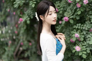 Elegant Portrait Photography: Zhi Zhi Wen in YiTuYu Art Language Vol.9158 – Romantic Aesthetic with Wild Roses and Vintage Charm-26