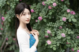 Elegant Portrait Photography: Zhi Zhi Wen in YiTuYu Art Language Vol.9158 – Romantic Aesthetic with Wild Roses and Vintage Charm-21