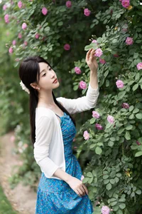 Elegant Portrait Photography: Zhi Zhi Wen in YiTuYu Art Language Vol.9158 – Romantic Aesthetic with Wild Roses and Vintage Charm-25