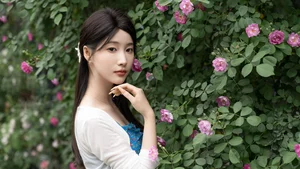 Elegant Portrait Photography: Zhi Zhi Wen in YiTuYu Art Language Vol.9158 – Romantic Aesthetic with Wild Roses and Vintage Charm-10