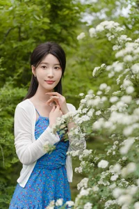 Elegant Portrait Photography: Zhi Zhi Wen in YiTuYu Art Language Vol.9158 – Romantic Aesthetic with Wild Roses and Vintage Charm-28