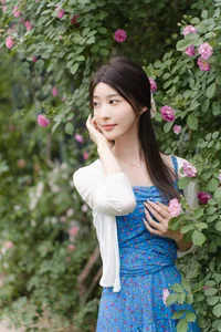 Elegant Portrait Photography: Zhi Zhi Wen in YiTuYu Art Language Vol.9158 – Romantic Aesthetic with Wild Roses and Vintage Charm-12