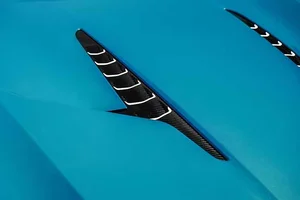 Exclusive One-of-a-Kind Aston Martin Vanquish Wave Edition: A Masterpiece of Bespoke Luxury and High-Performance Engineering for Charity-9