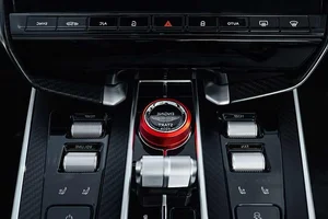 Exclusive One-of-a-Kind Aston Martin Vanquish Wave Edition: A Masterpiece of Bespoke Luxury and High-Performance Engineering for Charity-8