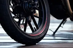 Triumph Tracker 400 2026 Flat-Track Icon Unveiled Experience Adventure at 202 Million VND with a Breathtaking Sunset-10