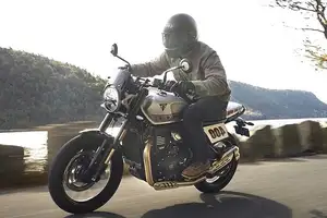 Triumph Tracker 400 2026 Flat-Track Icon Unveiled Experience Adventure at 202 Million VND with a Breathtaking Sunset-7
