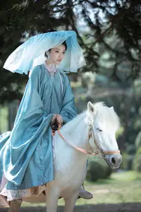 Zhi Zhi Qi: Enchanting Traditional Beauty on Horseback – YiTuYu Vol.8831 Forest Dream-11