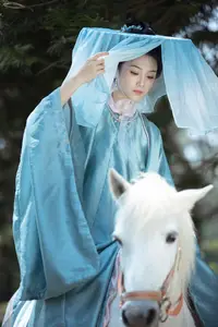 Zhi Zhi Qi: Enchanting Traditional Beauty on Horseback – YiTuYu Vol.8831 Forest Dream-9
