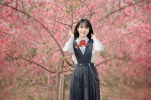 Elegant Asian Portrait Photography: Jian Xiao Cheng Vol.9389 – Serene Moments Under the Red Cherry Blossom Trees-8