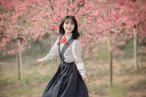 Elegant Asian Portrait Photography: Jian Xiao Cheng Vol.9389 – Serene Moments Under the Red Cherry Blossom Trees-7