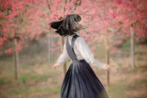 Elegant Asian Portrait Photography: Jian Xiao Cheng Vol.9389 – Serene Moments Under the Red Cherry Blossom Trees-16