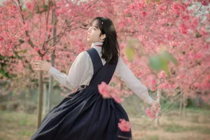 Elegant Asian Portrait Photography: Jian Xiao Cheng Vol.9389 – Serene Moments Under the Red Cherry Blossom Trees-14