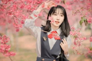 Elegant Asian Portrait Photography: Jian Xiao Cheng Vol.9389 – Serene Moments Under the Red Cherry Blossom Trees-19