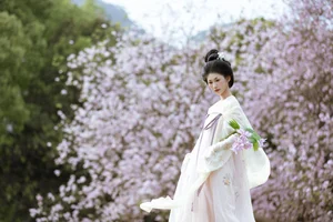 Ethereal Spring Muse: YiTuYu Vol.8958 Xiao Y Jin Tian Ye Hen Kai Xin-4