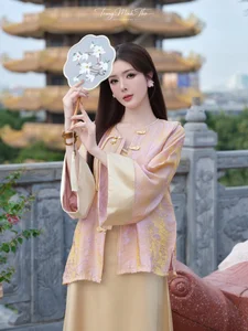 Elegant Silk Blouse Style Inspiration: Minimalist Feminine Fashion Featuring Lyly Luta for a Chic and Timeless Look-4