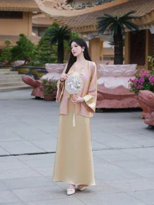 Elegant Silk Blouse Style Inspiration: Minimalist Feminine Fashion Featuring Lyly Luta for a Chic and Timeless Look-11