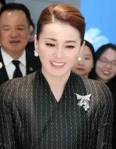 Queen Suthida of Thailand: An Icon of Elegant Fashion Blending Tradition and Modernity-1