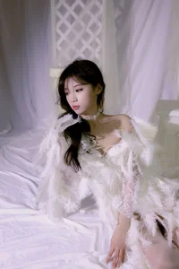 Elegant Art Photography: YiTuYu Art Language Vol.9170 Featuring Lan Lan in a Dreamy White Feather Aesthetic (38 High-Quality Images)-18
