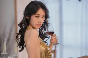 Captivating Elegance: O1ne Wan Shines in Golden Backless Dress - Art Language Vol.8691 YiTuYu Collection-16