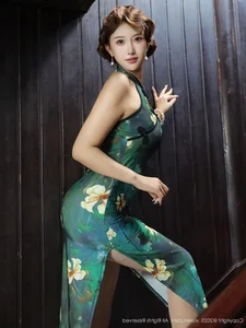 Timeless Oriental Grace: Jin Yun Xi Yuki in Elegant Modern Cheongsam-44