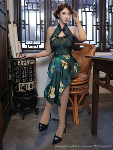 Timeless Oriental Grace: Jin Yun Xi Yuki in Elegant Modern Cheongsam-35