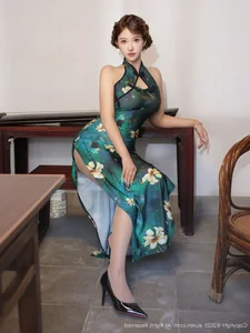 Timeless Oriental Grace: Jin Yun Xi Yuki in Elegant Modern Cheongsam-48