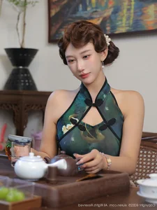 Timeless Oriental Grace: Jin Yun Xi Yuki in Elegant Modern Cheongsam-45