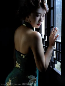 Timeless Oriental Grace: Jin Yun Xi Yuki in Elegant Modern Cheongsam-59