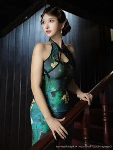 Timeless Oriental Grace: Jin Yun Xi Yuki in Elegant Modern Cheongsam-37