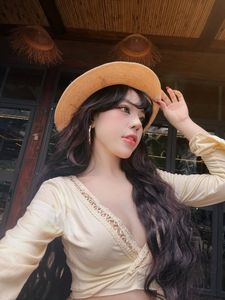 Hot girl Bao Khuyen Susan Captivates with 'Little Wife' Charm and Style-5