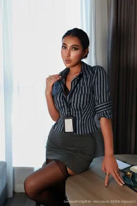 Sophisticated Office Style and Captivating Charisma of Fe - XiuRen No.10670 FE-0