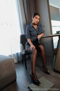 Sophisticated Office Style and Captivating Charisma of Fe - XiuRen No.10670 FE-29