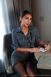 Sophisticated Office Style and Captivating Charisma of Fe - XiuRen No.10670 FE-20