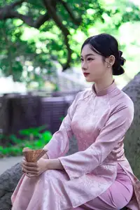 Discover the Grace of Vietnamese Women – A Symbol of Traditional Elegance.-1