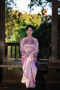 Discover the Grace of Vietnamese Women – A Symbol of Traditional Elegance.-6