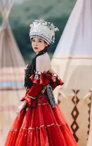 Ethnic Woman in Vibrant Traditional Attire 1000024497-2