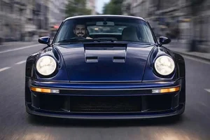 Singer Vehicle Design Porsche 911 "Sorcerer": A 700HP Fantasia Blue Masterpiece Reimagining the Classic 964 Generation for Ultimate Performance.-1