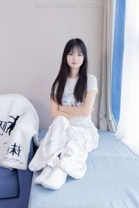 BoBoSocks: Elegant Chinese Model No.550 in White Sneakers Style-17