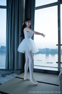 Ruan Qing XuiRen No.10575: Captivating Grace in a Pristine White Ballet Ensemble-12