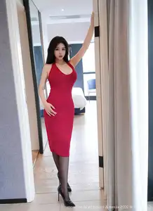 Captivating in Red: Yun Ying Luo Shines in XiuRen No.10528 Collection-3