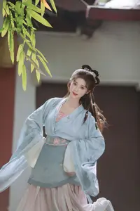 Discover Chu Yuan Yuan's Ethereal Beauty in YiTuYu Vol.8800 Collection-9