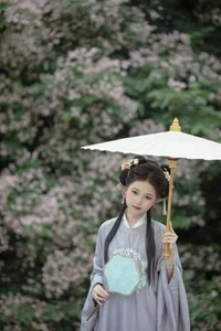 Ethereal Hanfu Beauty in Spring Bloom - YiTuYu Vol.8872 E E Chi Bu Bao-26