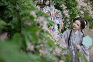 Ethereal Hanfu Beauty in Spring Bloom - YiTuYu Vol.8872 E E Chi Bu Bao-16