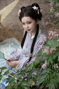 Ethereal Hanfu Beauty in Spring Bloom - YiTuYu Vol.8872 E E Chi Bu Bao-10